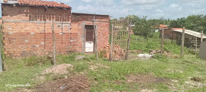 Vende se uma casa