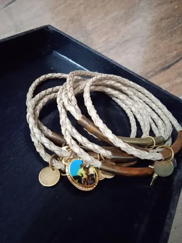 Pulseira em couro fake