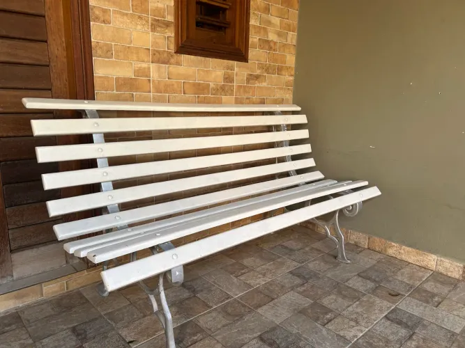 Banco de jardim em madeira