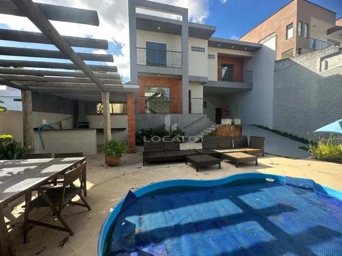 casa alto padrão condomínio fechado, portaria 24 horas, ronda noturna motorizada, 04 quart