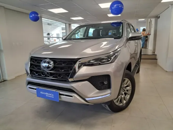 Toyota Hilux SW4 SRX 4X4 2.8 TDI 16V Dies. Aut. 2023