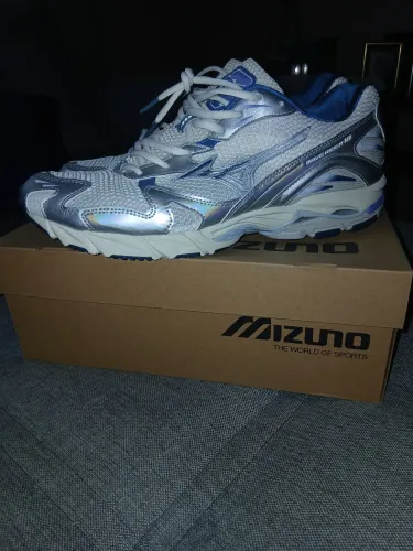 Mizuno Wave Rider 10 Tamanho 44 *NUNCA USADO*