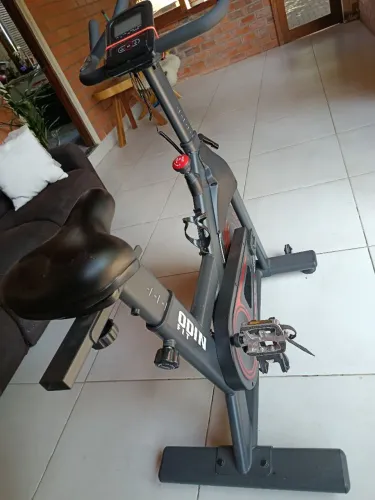 Bicicleta ergométrica Odin fit semi nova