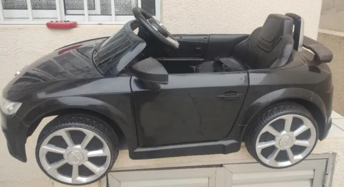 Carrinho elétrico infantil 