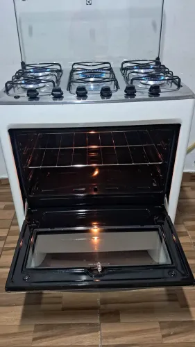 Fogão Electrolux 5 bocas automático, funcionando perfeitamente semi-novo (Entrego)