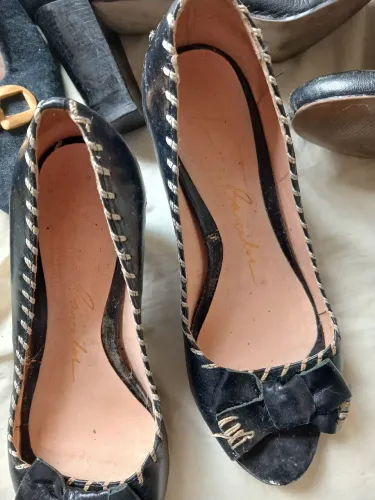 Lote 3 pares , lindos e ótimos sapatos de marcas famosas oportunidade! Pra sair hoje
