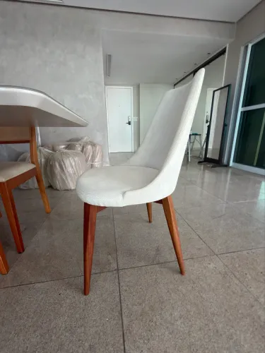 Mesa 6 lugares com cadeiras