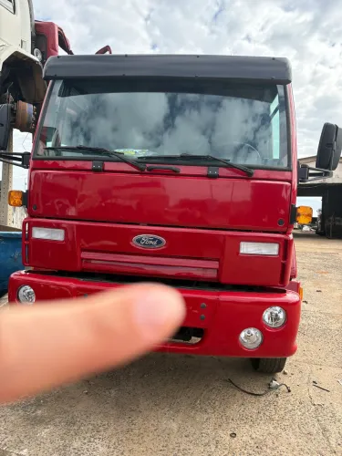 Vendo Ford Cargo, totalmente revisado