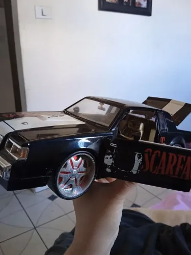 Carro Scarface 1/18 