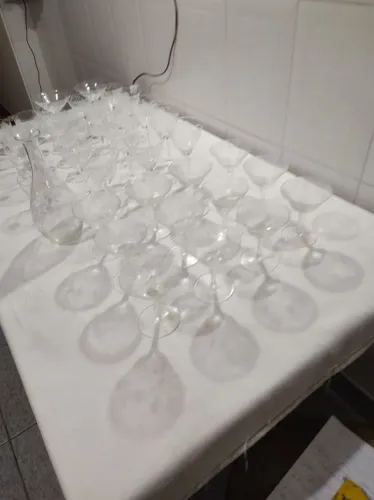 Conjunto com 32 taças de Cristal+ garrafa ( vintage)