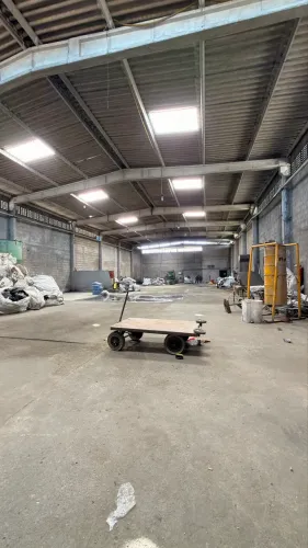 Alugo galpão com escritório com 600 M2