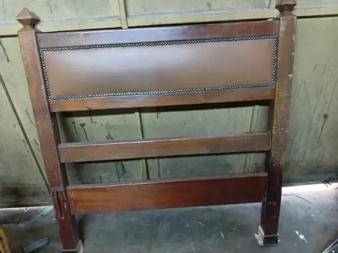 cama de solteiro em madeira maciça