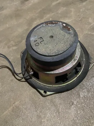 Fone de 12 polegadas e outro de 6 polegadas
