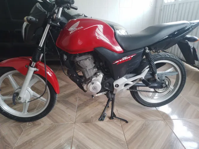 Moto super conservada, toda revisada, muito econômica.