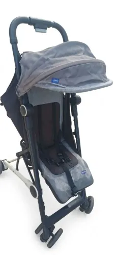 Carrinho de bebê Chico mini otimo para viagens