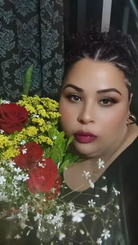 Ofereço meus serviços como cuidadora de idosos e crianças