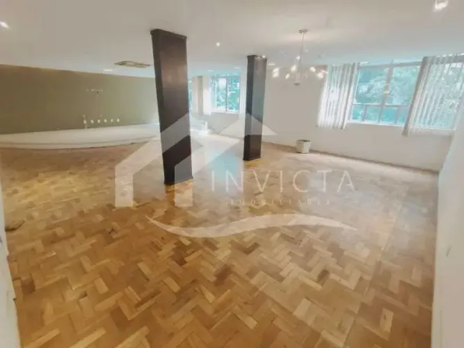 Excelente apartamento Reformado com planta circular , Com Duas vagas de garagem na Escritu