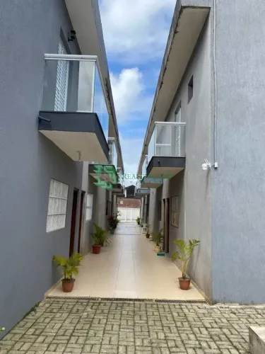 Olha esse Sobrado de condomínio em Mongagua.