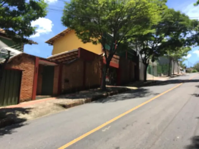 Casa com 5 Quarto(s) e 4 banheiro(s) para Alugar, 720 m² por R$ 23555 / Mês