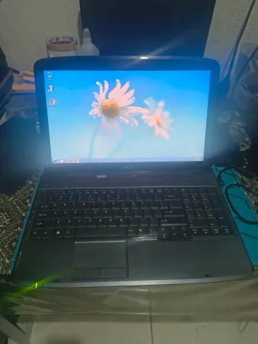 Notebook quebra galho, funciona tudo perfeitamente conectado na tomada!