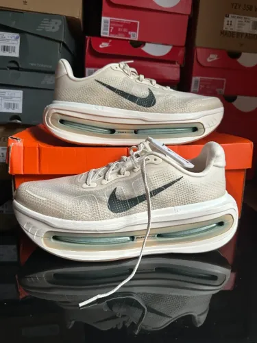 Sneaker Nike Vomero Premium Pale Ivory Jade Horizon - 43BR na caixa , original ID 1314