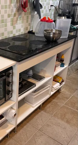 BANCADA EM MDF BRANCO COM PEDRA MARMORE SAO GABRIEL COM ENTRADA PARA FOGAO COOKTOP: 120x60