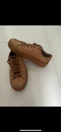 Tênis de couro da Marca Farm. Tm 34