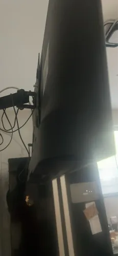 Tv Samsung pouco uso na caixa.