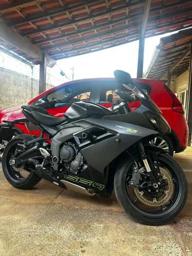 Triumph Daytona 660 - Único Dono + R$ 5k em Acessórios
