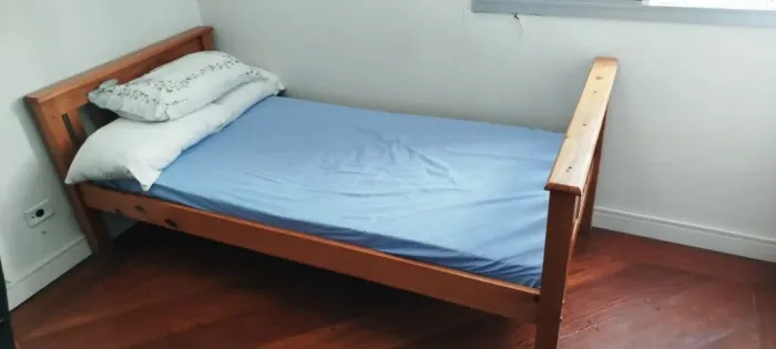 Cama de Madeia Maciça - Ótima Oportunidade