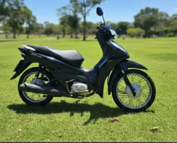 Moto Biz ano ES 2025, com apenas 400km, moto nova