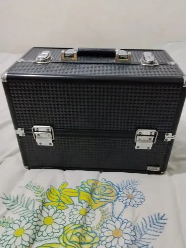 Maleta de maquiagem grande cabe muita maquiagem dentro