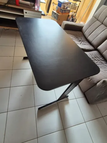 Mesa de escritório preta