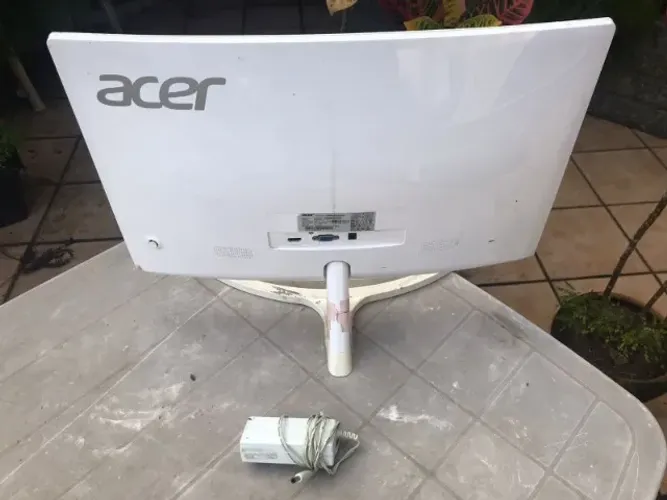 Monitor Curvo Acer 24" Leia o anuncio