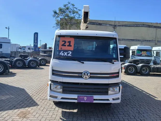 Volkswagen 11.180 Delivery 2p (diesel)(E5) 2020/2021 Vamos Seminovos Betim