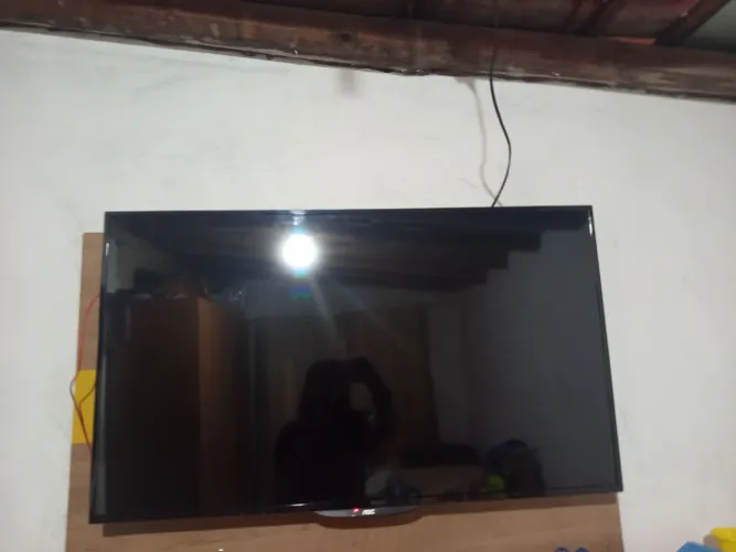Vendo televisão 43 polegadas já vai com painel 