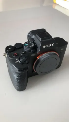 Câmera Sony A7IV 