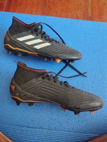 Chuteira adidas predator 39/40