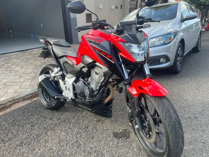 Vendo moto zerada cb300