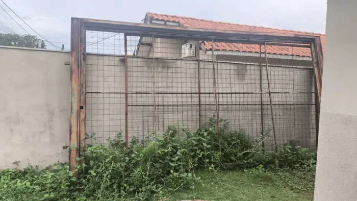 Portão grande, bom estado.
