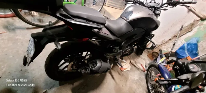 Bajaj d400 dominar
