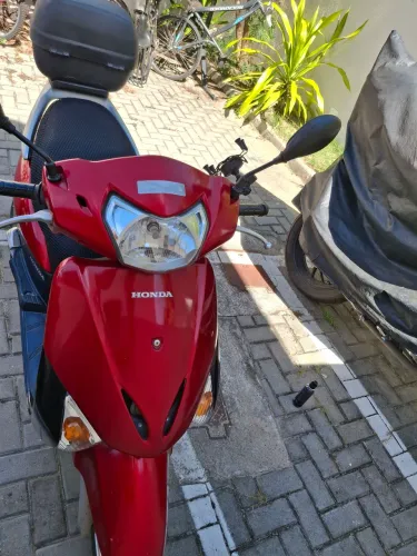 Honda lead 