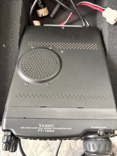 Rádio Yaesu FT 100D