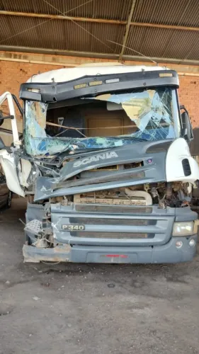 Cavalo mecânico Scania P 340 - Batida