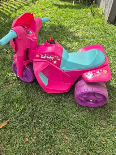 moto elétrica infantil gatinha rosa