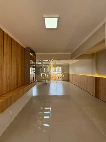 APARTAMENTO DUPLEX NO EDIFÍCIO PARTHENON