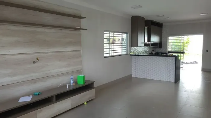 Casa para Alugar no Bairro Santa Cruz com energia solar com 3 quartos - Cuiabá - MT