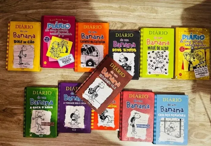 Coleção de Livros "Um diário de um banana" com 12 livros
