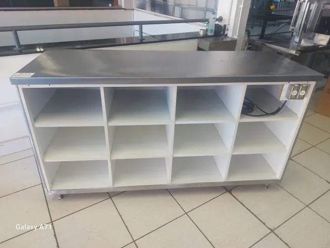 Balcão de serviço tampo aço inox com nichos