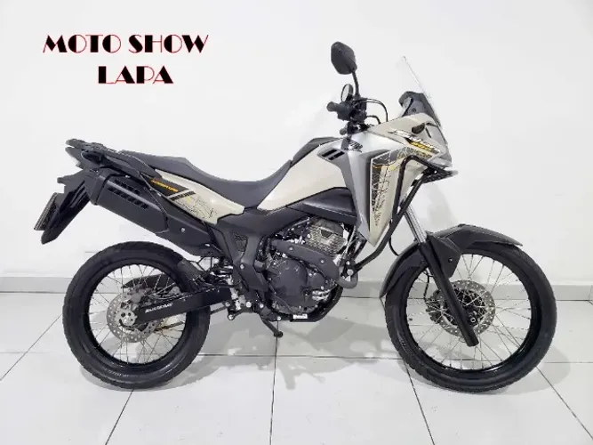 HONDA XRE 300 SAHARA ADVENTURE 2025 BEGE